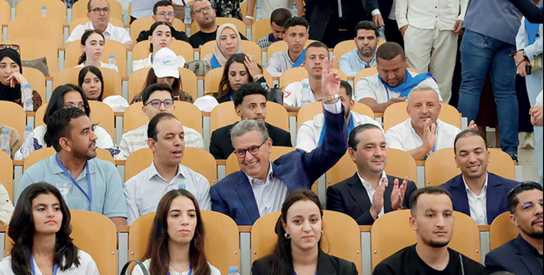 شباب أكادير بين الطموح والواقع.. البحث عن فرصة في مدينة تتغير           بسرعة